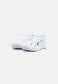 Mizuno LIGHTNING STAR Z7 UNISEX - Volleyballsko - white/halogen blue/peach parfa