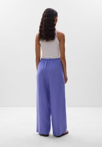 OYSHO LINEN STRAIGHT-LEG - Kalhoty - purple