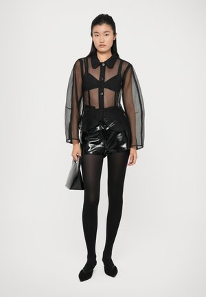 Classificação 14: Baum und Pferdgarten - BELOTTIE - Blusa com botões