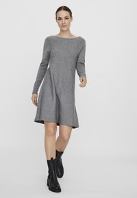 Vero Moda MINI U-BOOT-AUSSCHNITT - Robe pull - medium grey melange