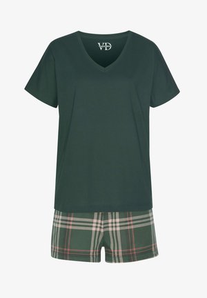 Grünes Baumwoll-V-Ausschnitt-T-Shirt, kombiniert mit karierten Shorts in Grün-, Beige- und Rottönen. Die Shorts haben eine lockere Passform und eine weiche Textur.