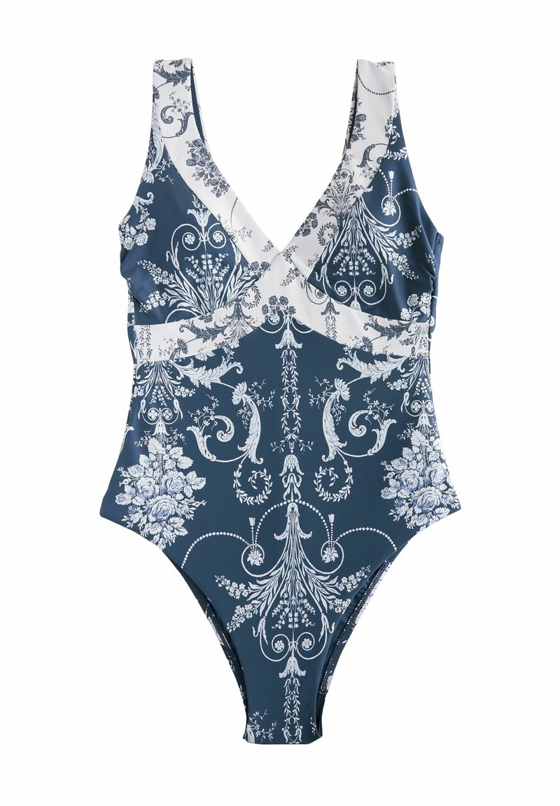 Yhden palan uimapuku, jossa on V-mallinen kaula-aukko, kukkakuosi tummansinisen ja valkoisen sävyissä, sileä venyvä kangas ja korkealuokkainen lahjeprofiili.