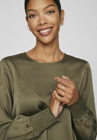 VILA Blouse - dusty olive