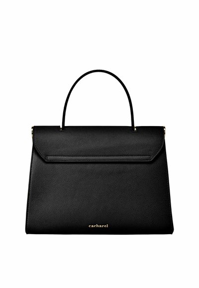 Črna usnjena torbica z ukrivljenim zgornjim ročajem, zapiranjem na poklopac in majhnim zlatim logotipom "cacharel" na spodnjem sredinskem delu.