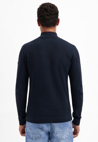 NO EXCESS HALF PLATED STRUCTURE  - Trui - night