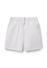 Shorts en coton blanc avec taille élastique et cordon de serrage, dotés de deux poches latérales et de bords ourlés. Texture lisse, design décontracté.