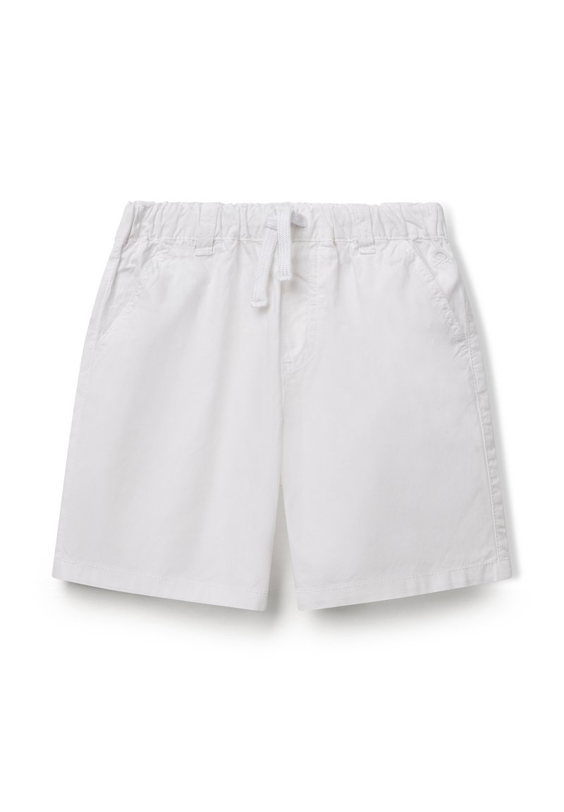 Shorts en coton blanc avec taille élastique et cordon de serrage, dotés de deux poches latérales et de bords ourlés. Texture lisse, design décontracté.
