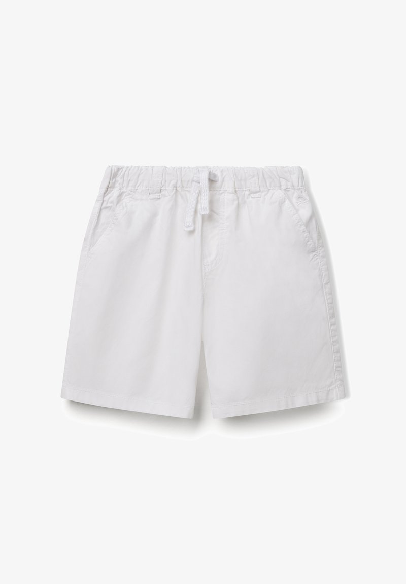 Weiße Baumwollshorts mit einem elastischen Taillengummi und Kordelzug, ausgestattet mit zwei Seitentaschen und gesäumten Kanten. Glatte Textur, lässiges Design.