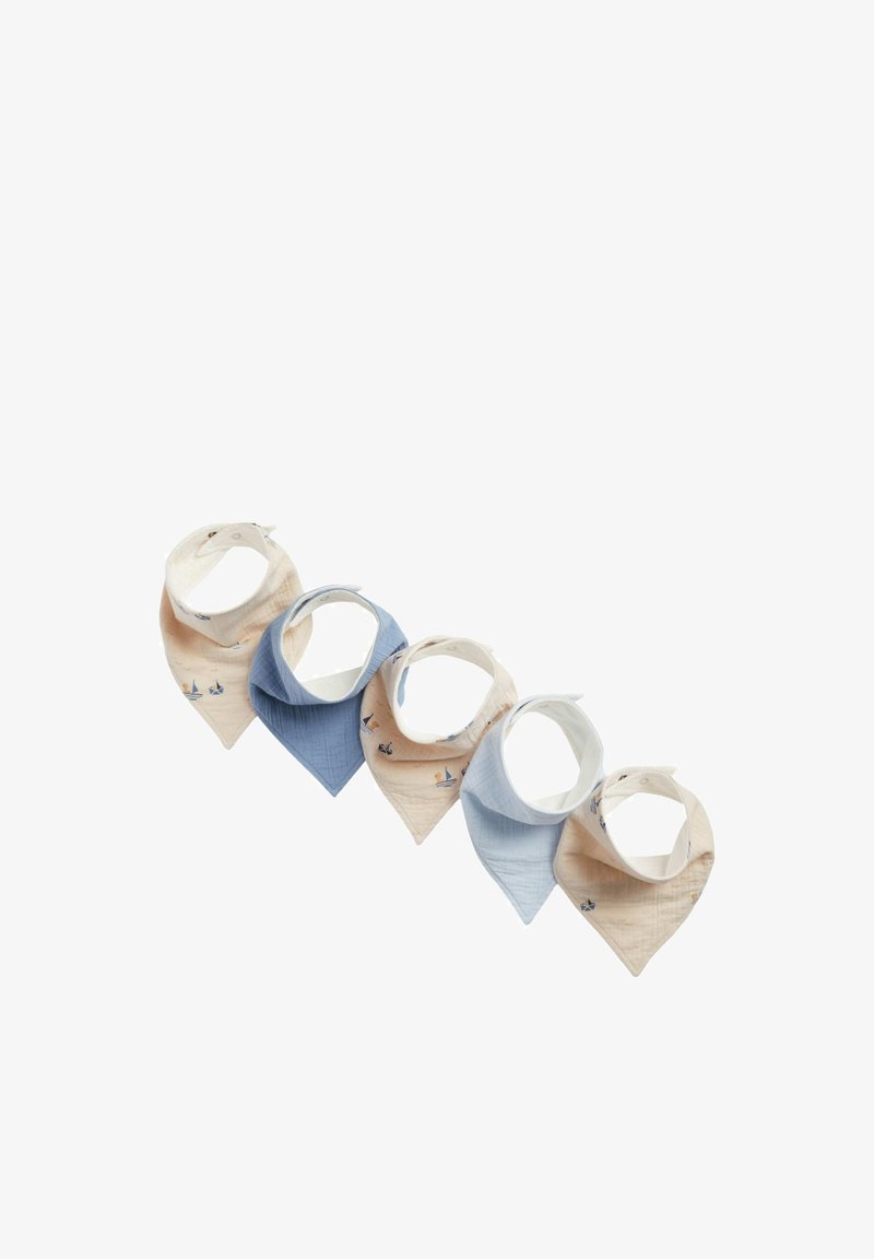 Set of five bandana bibs in soft cotton. Colors include light blue and beige with sailboat patterns. Triangular shape, snap closures.