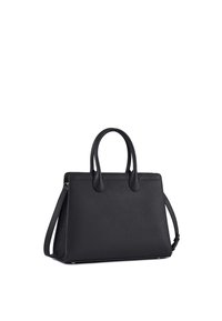 Borsa a mano in pelle nera con doppi manici superiori e tracolla regolabile. Finitura texturizzata e dettagli in metallo dorato. Forma rettangolare.