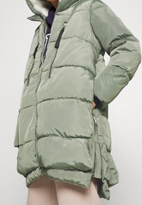 ONLY Petite Talvitakki - green