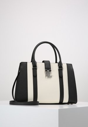 Strukturovaná kabelka v černé a krémové kůži s vertikálními pruhy. Disponuje dvojitými uchy, odnímatelným ramenním popruhem a stříbrným kováním.