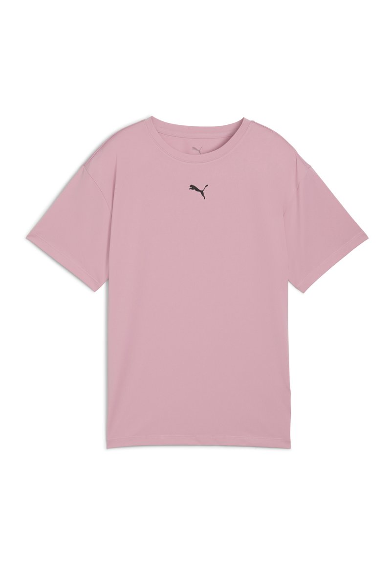 Růžové tričko s krátkým rukávem vyrobené z hladkého materiálu. Má kulatý výstřih a malé černé logo na hrudi. Rovný střih.