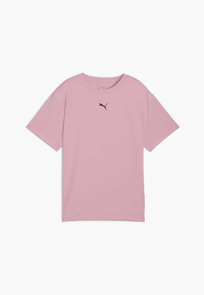 Lyserød kortærmet t-shirt lavet af glat stof. Har en rund halsudskæring og et lille sort logo på brystet. Ret snit.