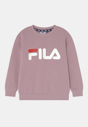 Sweat-shirt mauve à manches longues avec poignets et ourlet côtelés, avec un logo FILA blanc et rouge audacieux sur la poitrine.