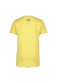 Gelbes Baumwoll-T-Shirt mit kurzen Ärmeln, einem Rundhalsausschnitt und einem schwarzen Logo-Label auf dem oberen Rücken. Glatte Textur und klassischer Schnitt.