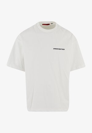 Weißes Baumwoll-T-Shirt mit kurzen Ärmeln und lockerer Passform. Mit dem Text "VERBOTEN" in fettem Schwarz über der Brust. Rundhalsdesign.