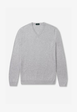 V-Ausschnitt Pullover in Hellgrau, aus weichem Material gefertigt, mit langen Ärmeln, gerippten Bündchen und Saum. Hat eine schlichte Textur ohne Muster.