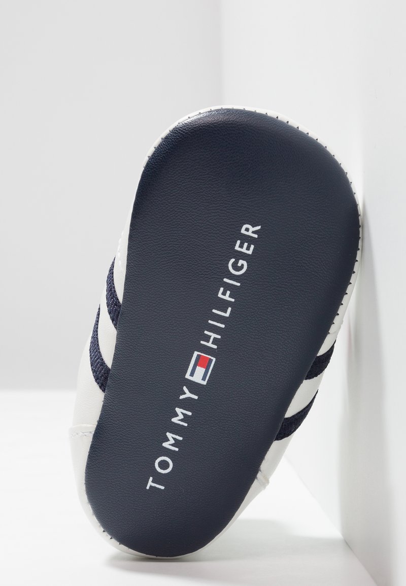 Tommy Hilfiger Chaussons Pour Bebe White Blue Blanc Zalando Fr