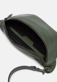 Liebeskind Berlin GERÄUMIGE - Gürteltasche - cypress green
