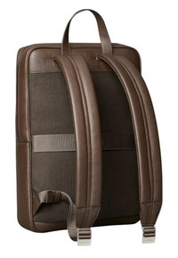 Zaino in pelle marrone con pannello posteriore in rete, spallacci imbottiti doppi, maniglia superiore e dettagli in metallo argentato.