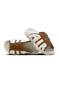 Nike Sportswear AIR MORE UPTEMPO - Mulas - lt british tan sail lt orewood brn-clear