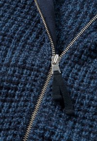 hessnatur Strickjacke - marine