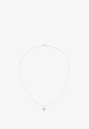 Sudraba sirds kulons ar teksturētu piekariņu, uz plānas ķēdītes. Aprīkots ar omāru sprādzi, izceļot vienkāršu, elegantu dizainu.