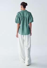 ST MRLO VIEN  - Košilová halenka  - sage green