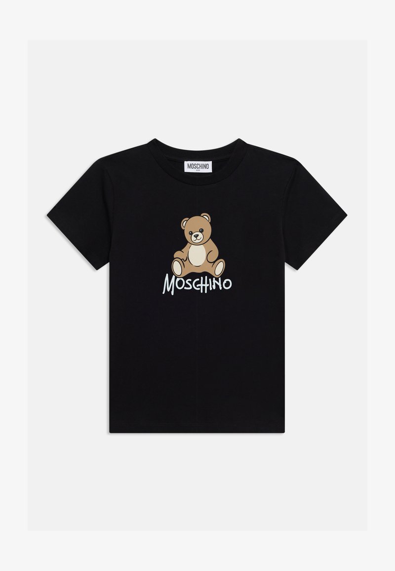 Μαύρο κοντομάνικο T-shirt με γραφικό καρτούν αρκουδάκι και τη λέξη "Moschino" τυπωμένη κάτω από το αρκουδάκι στο μπροστινό μέρος.