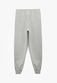 Grå sweatpants lavet af blødt stof, med en elastisk talje og manchetter, i et lige ben-design og uden synlige mønstre eller detaljer.