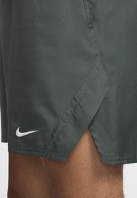 Nike Performance COURT VICTORY - Pantaloncini sportivi - vintage green white