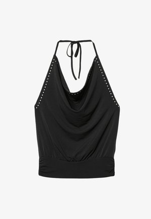 Czarny top na halter z drapowanym przodem i srebrnymi ćwiekami wzdłuż otworów na ramiona, związany na szyi cienkimi paskami i marszczony w talii.