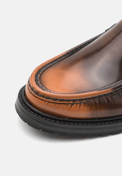 MOSCHINO SCARPA UOMO - Zapatos sin cordones - cammello