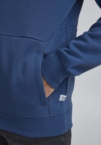 Blend BHPEPE - Cipzáras pulóver - nautical blue