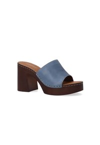 Blauwe leren schuifsandalen met een open teen, een dikke bruine blokhak en contrasterende witte stiksels langs de rand van het bovenwerk.