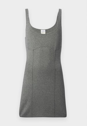Grå ermeløs kjole laget av jersey-materiale, med rund hals, tettsittende fasong og subtile sømdetaljer. Merke synlig ved halsen.