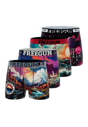Quatre paires de boxers Freegun colorés avec des motifs sur le thème de la nature et des expéditions dans le désert, disposées en ligne décalée.