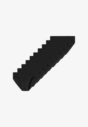 Ein Sortiment von zehn schwarzen Baumwollslips für Männer, die in einer diagonalen Reihe auf einem weißen Hintergrund angeordnet sind.