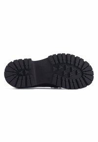 Suela de goma negra con surcos profundos y un patrón en zigzag, con un tacón plano y punta redondeada. Las marcas incluyen el nombre de la marca y la talla.