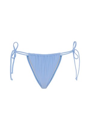 Svetlo modri bikini spodnji del narejen iz raztegljive tkanine, z bočnimi zavezki, nabranim pasom in minimalno pokritostjo z kontrastnimi robovi.