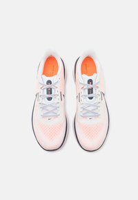 Nike Performance VOMERO - Chaussures de running sur route - summit white/thunder blue/total orange/white/soft yellow