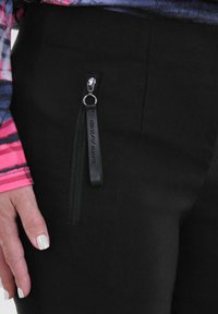 Navigazione WARME BENGALIN LEONIE - Broek - schwarz