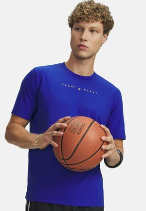 SHORT-SLEEVE GRAPH CURRY NIGHT TEE - T-shirt print - royal