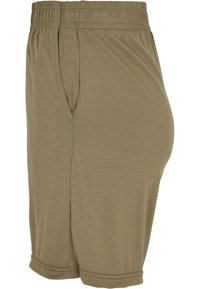 Kakishorts laget av myk stoff, med elastisk midje, to sidelommer og oppbrettede mansjetter for en avslappet passform.