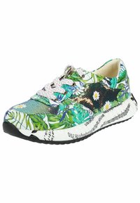 Grüner Sneaker mit Muster und Paillettenakzenten, weißer Gummisohle und rosa Schnürsenkeln. Verfügt über florale und blattartige Motive, strukturierten Stoff und bedruckte Details.