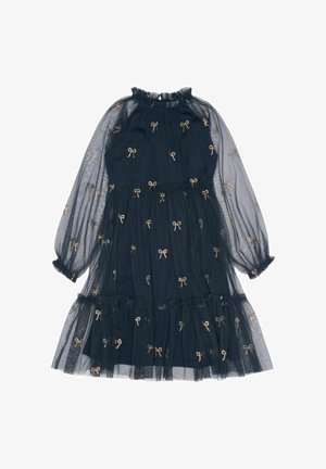 Rochie din tul bleumarin cu mâneci lungi transparente, cu fundițe aurii brodate pe întreaga suprafață, decolteu volanat și fustă în straturi.