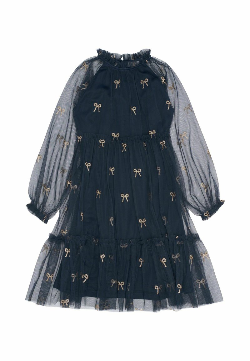 Rochie din tul bleumarin cu mâneci lungi transparente, cu fundițe aurii brodate pe întreaga suprafață, decolteu volanat și fustă în straturi.