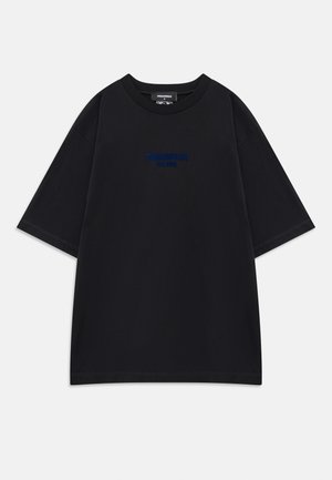 Black oversized short-sleeve T-shirt with round neckline and small blue "DSQUARED2 MILANO" text on the chest.