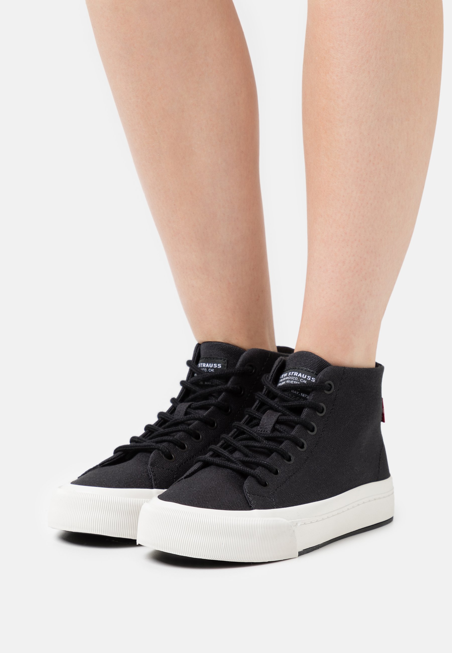 levi's summit mid sneaker